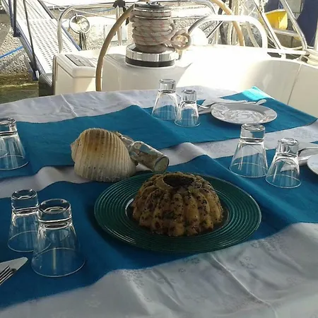 Botel Y/s Sofia Star 1 *